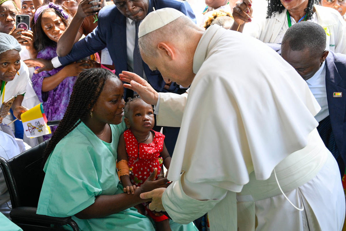 pope-leo-xiv-visit-saint-paul-catholic-hospital-douala-cameroon-africa