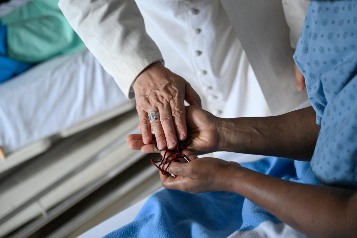 pope-leo-xiv-visit-saint-paul-catholic-hospital-douala-cameroon-africa
