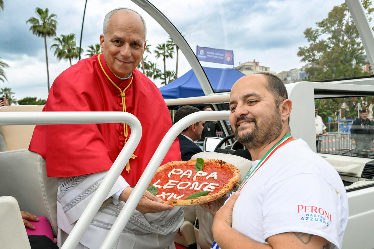 pope-leo-xiv-pizza-popemobile-naples-afp-