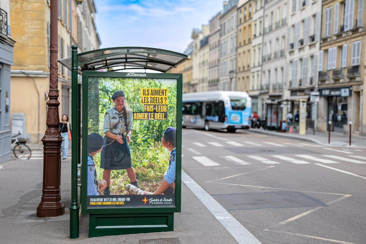 Les Guides et Scouts d’Europe ont lancé le 5 septembre 2026 une campagne d’affichage publique inédite.