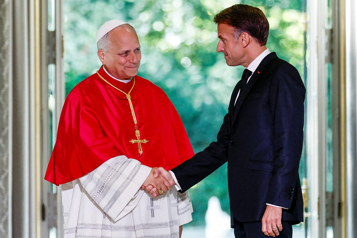 POPESVISITTOFRANCE-01-Pope-Leo-XIV-Macron-Elysee-Presidential-Palace