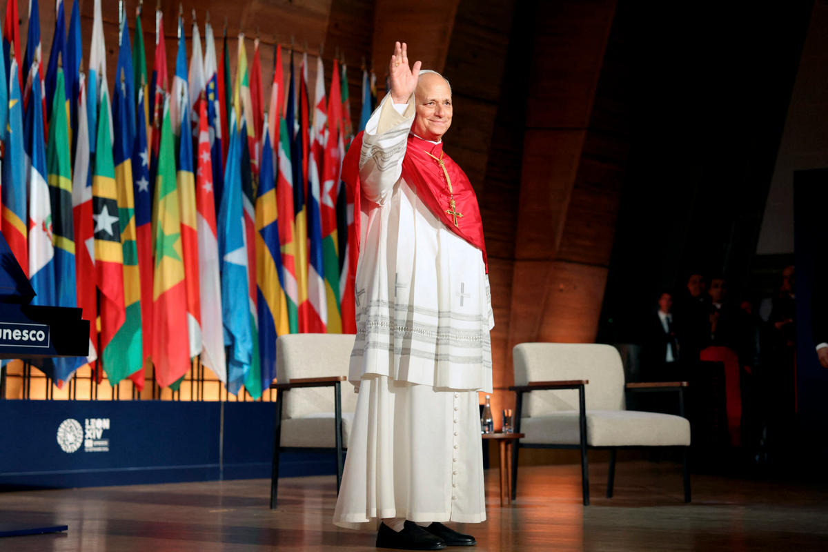 Pope Leo XIV waves as he arrives on stage to deliver a speech during a visit at the UNESCO headquarters, in Paris on September 25, 2026