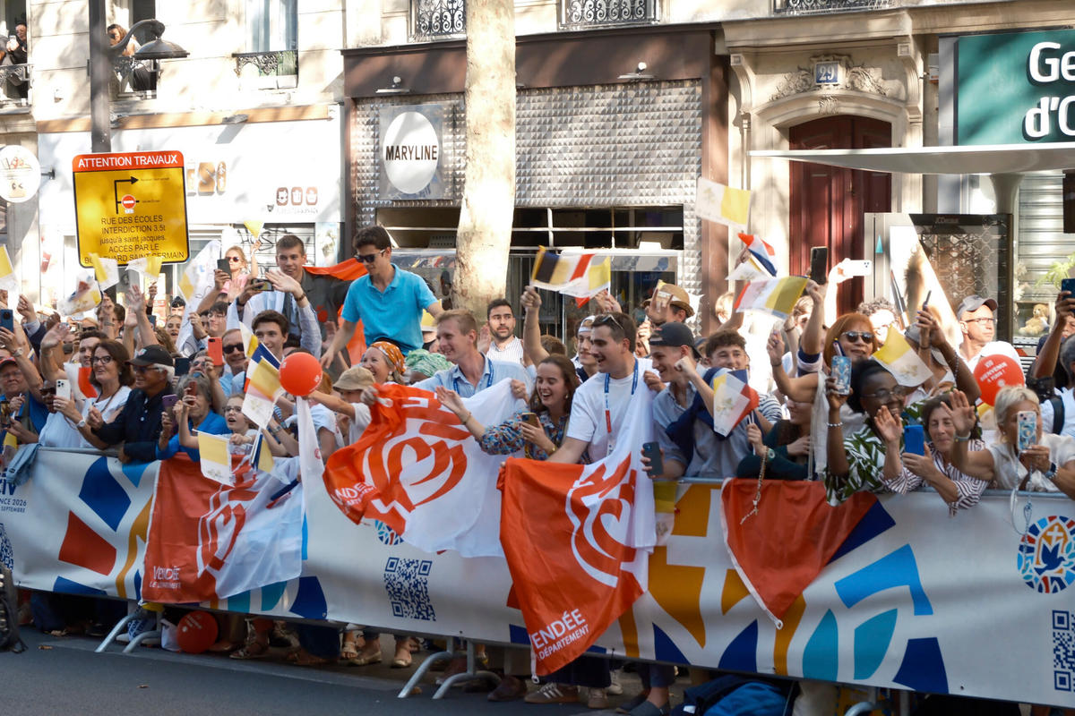 pilgrims-during-pope-leo-xiv-visit-paris-france