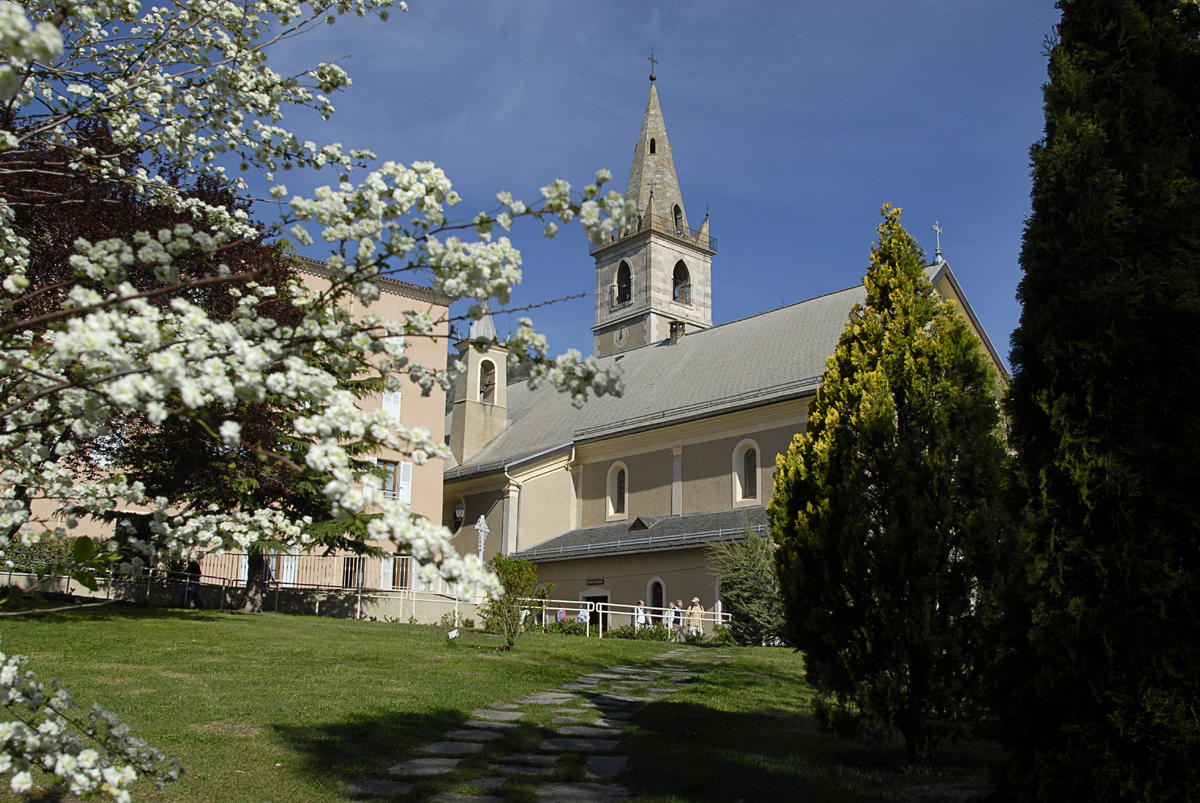 NOTRE-DAME LAUS