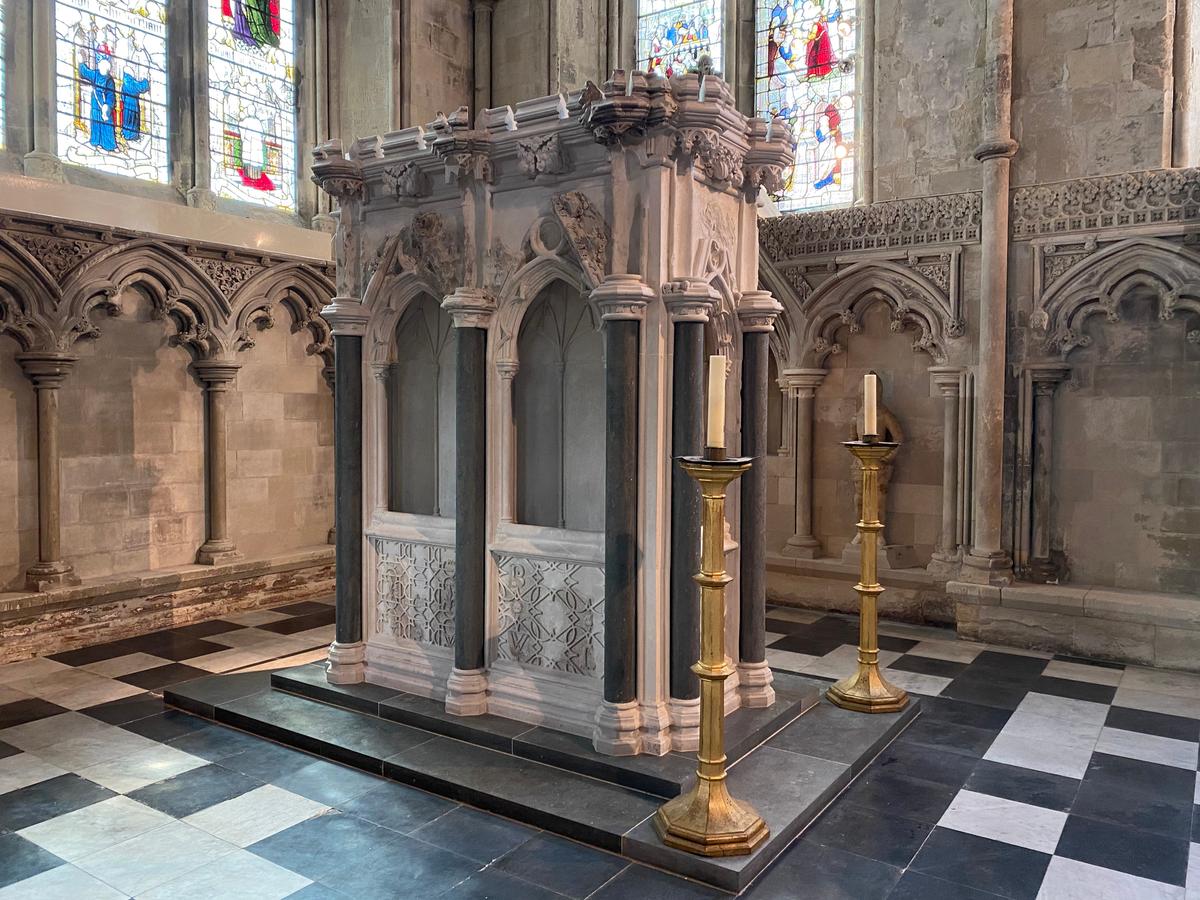 SHRINE OF ST. AMPHIBALUS