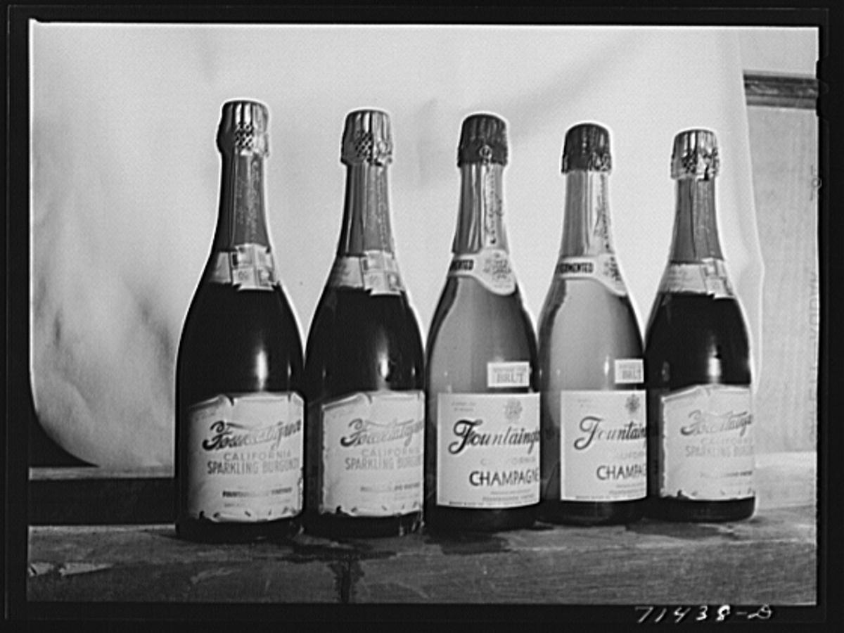 Sonoma Wine Bottles black and white