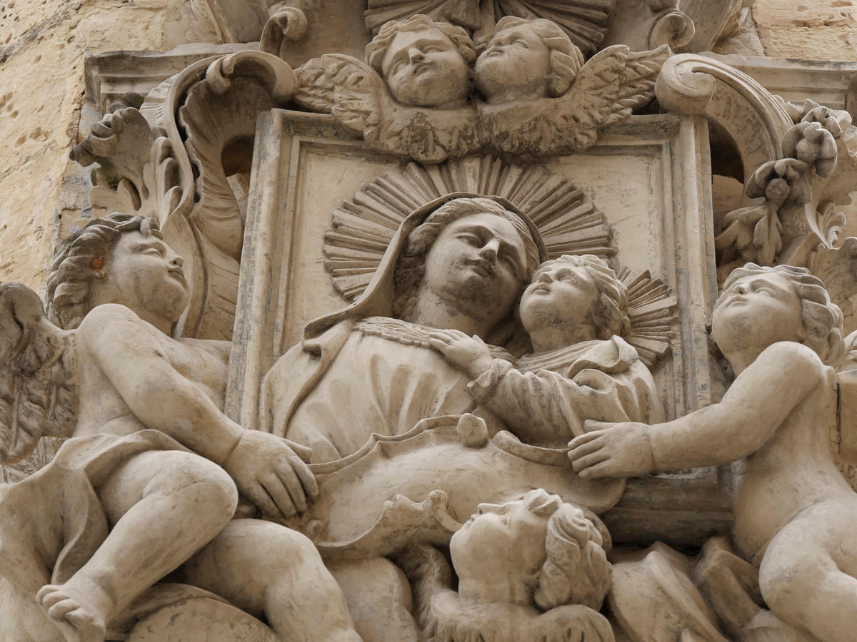 the-island-of-Malta-is-dotted-with-niches-with-statues-of-the-Virgin-Jesus-and-saints