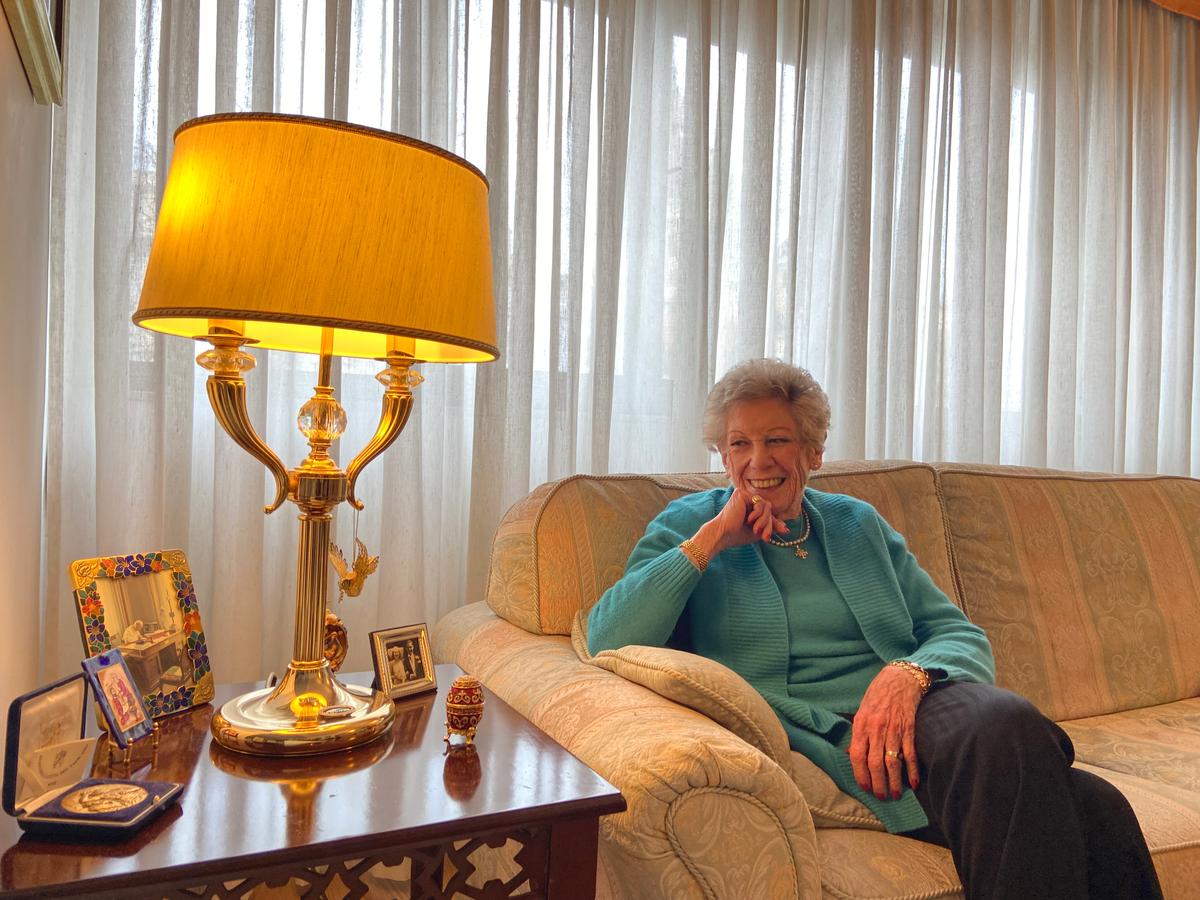 Joan Lewis, a veteran Vatican journalist in he home