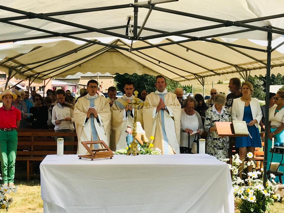 BENEDICTION-CAMPING-CAR-DONC-CEDRIC.