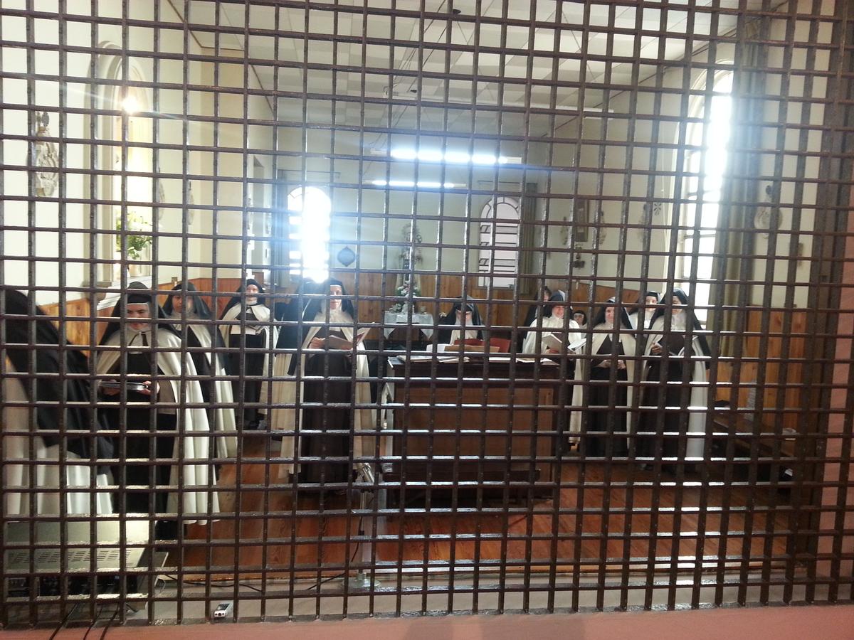 Carmelitas descalzas en clausura monástica. Monasterio Santa Teresa de Jesús (Buenos Aires).