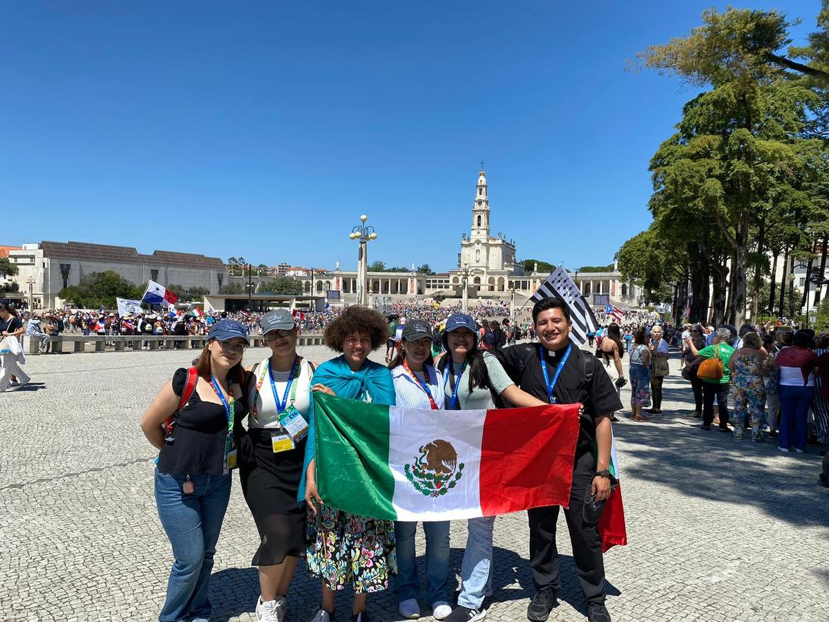 Peregrinos de México en la JMJ, grupo acompañado por el sacerdote Fabián Arrieta