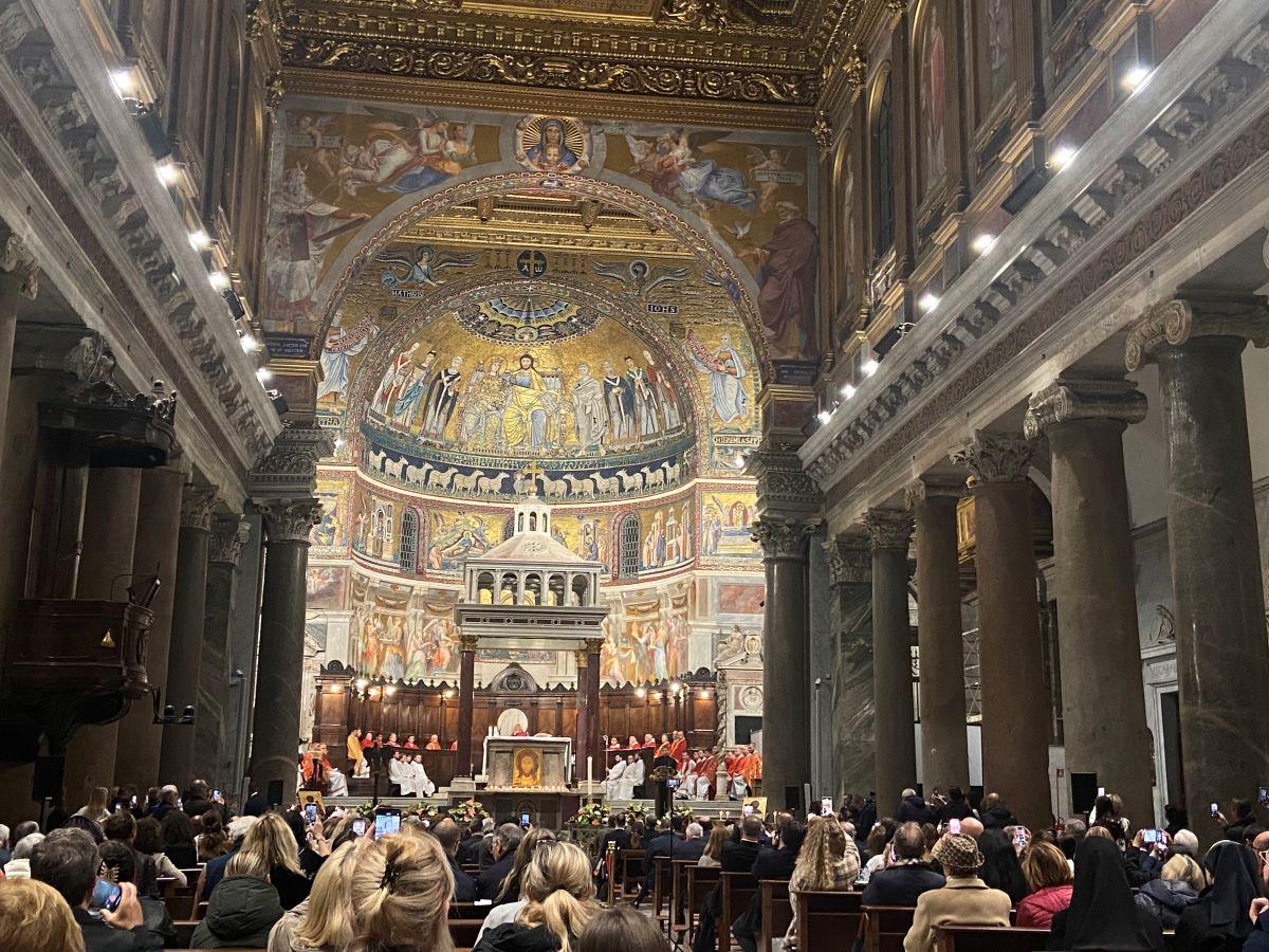 A mass celebrated by Cardinal Matteo Zuppi to mark 1000 days since the beginning of the war in Ukraine. The First Lady of Ukraine Olena Zelenska attended the mass.