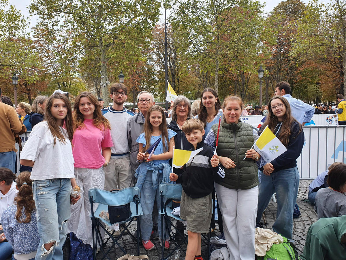 aithful-during-pope-leo-xiv-visit-paris-france-september-26-2026-02
