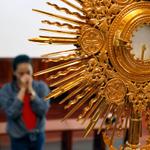 Cuatro maneras de adorar correctamente a Jesús Sacramentado