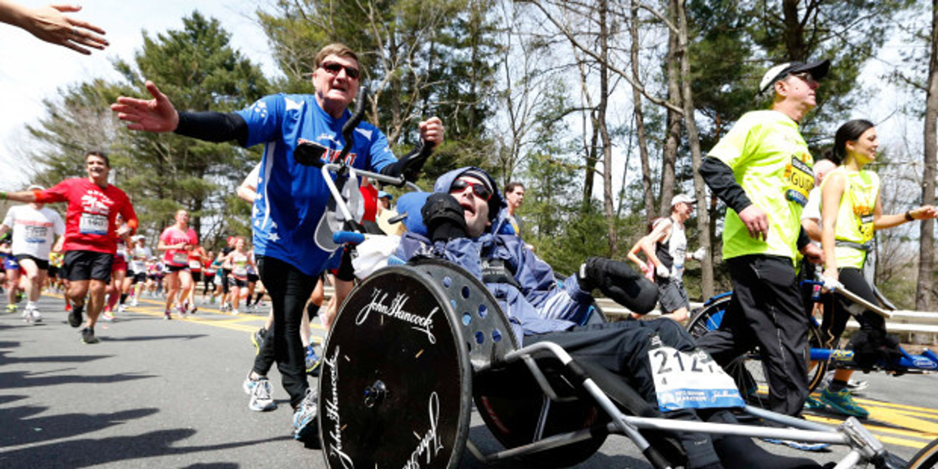 web3-dick-hoyt-and-his-son-rick-ap_7849661587921.jpg