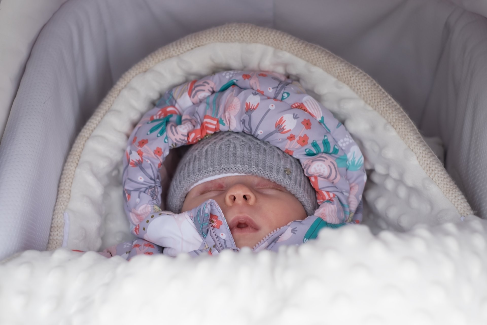 NEWBORN, WINTER, SLEEP