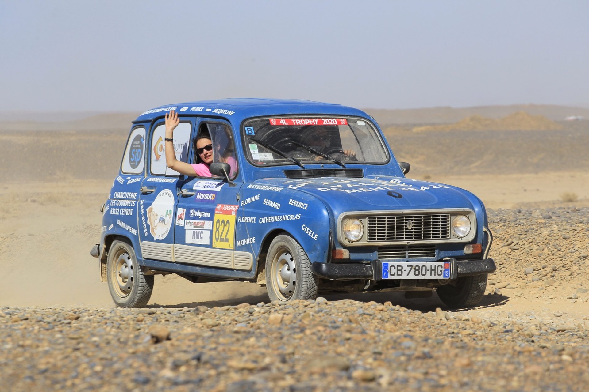 anne-menes-pour-les-JMJ-2023-en-4L-credit-Flash-sport.jpg