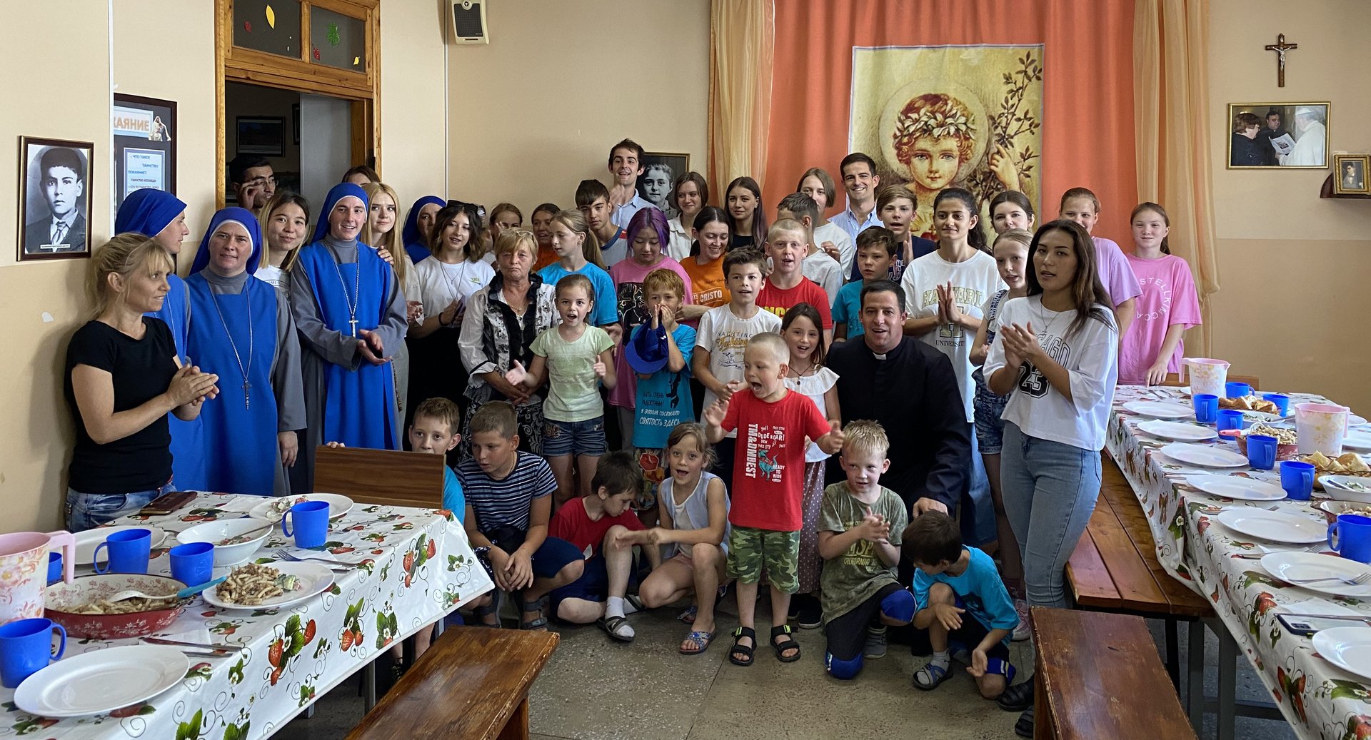 Shymkent_-_Dejeuner_dominical_-_©_Charles_Sauvage-e1663158562748.jpg