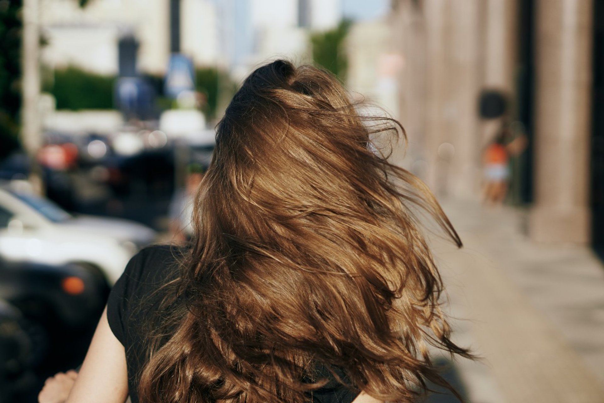 BACK-WOMAN-STREET-shutterstock_688000768-1