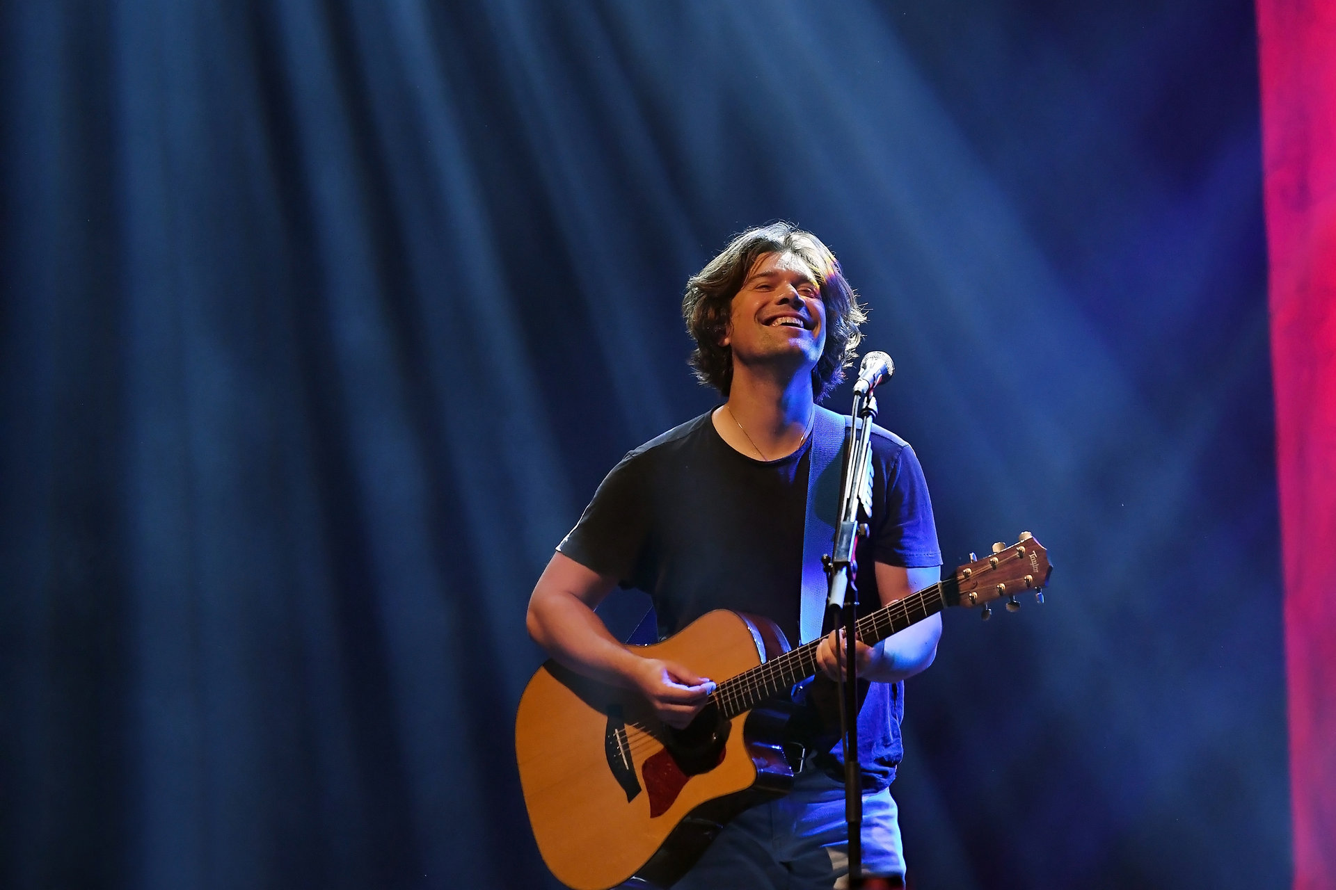 Singer-and-multi-instrumentalist-Zachary-Walker-Hanson