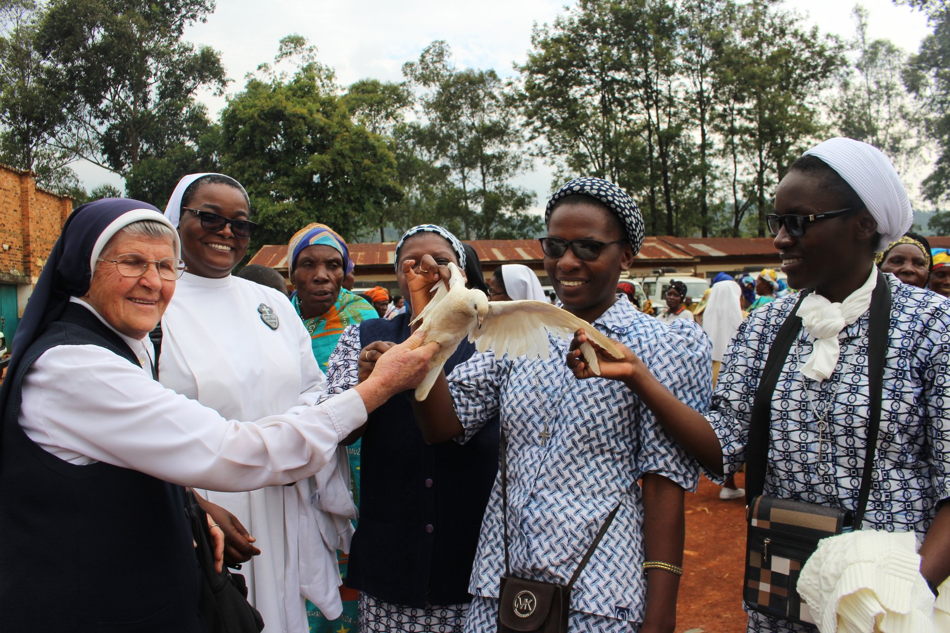 Congo, RDC, Afrique, religieuse, colombe, paix