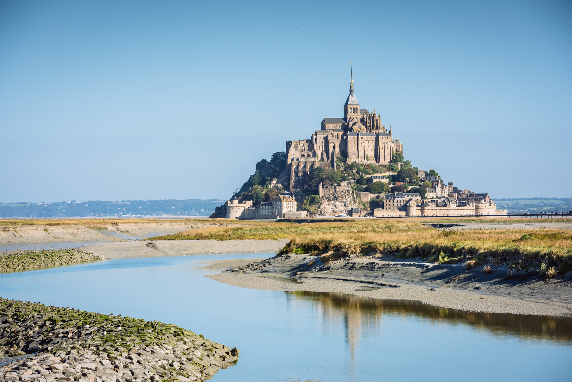 MONT-SAINT-MICHEL-shutterstock_1055844497.jpg