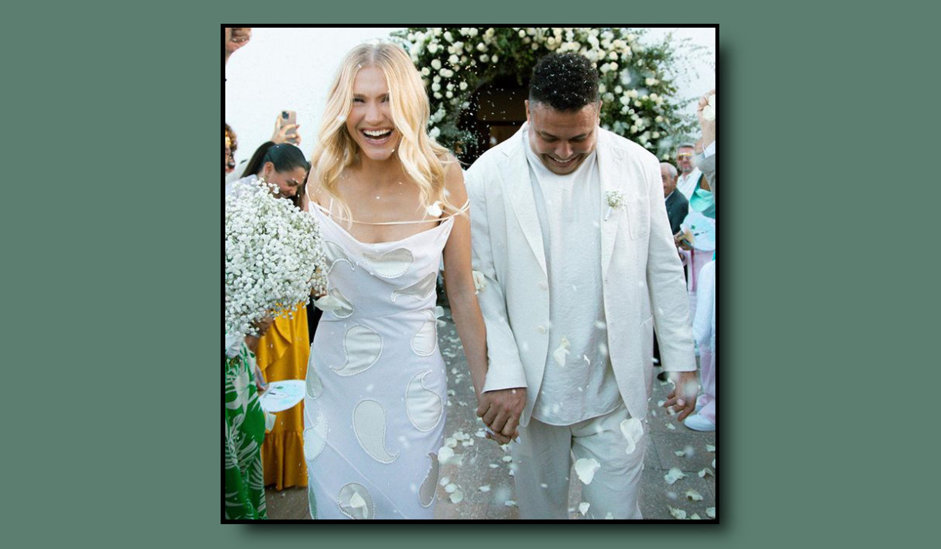 Brazilian-football-legend-Ronaldo-marries-his-model-fiance-Celina-Locks