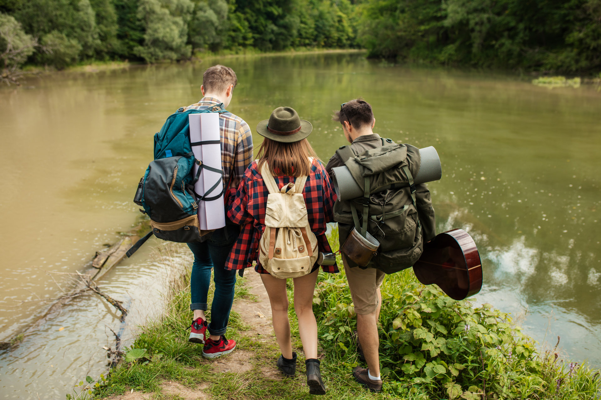 YOUNG-PEOPLE-WALKING-NATURE-SHUTTERSTOCK