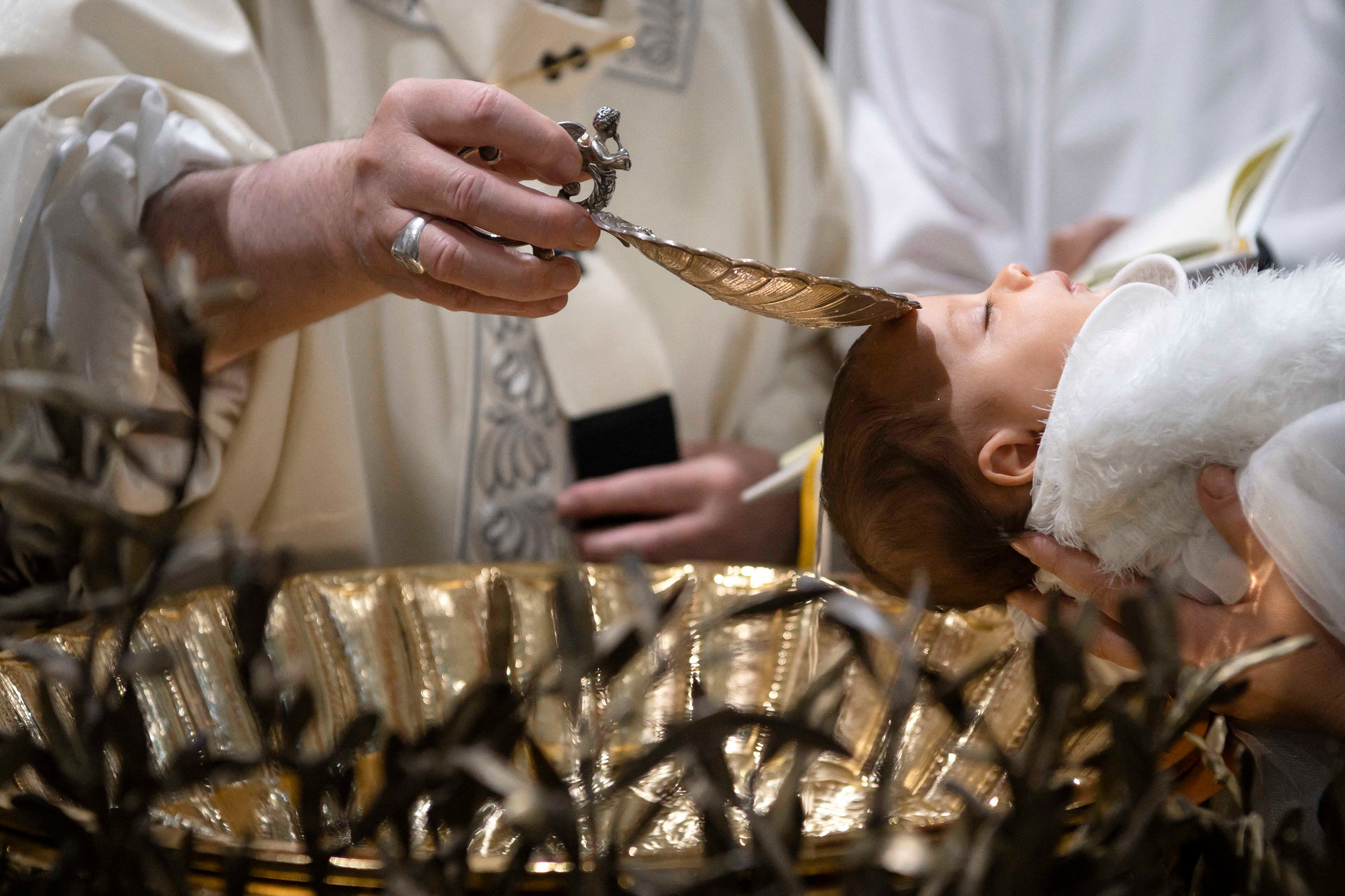 Pope Francis Newborn baby head baptism