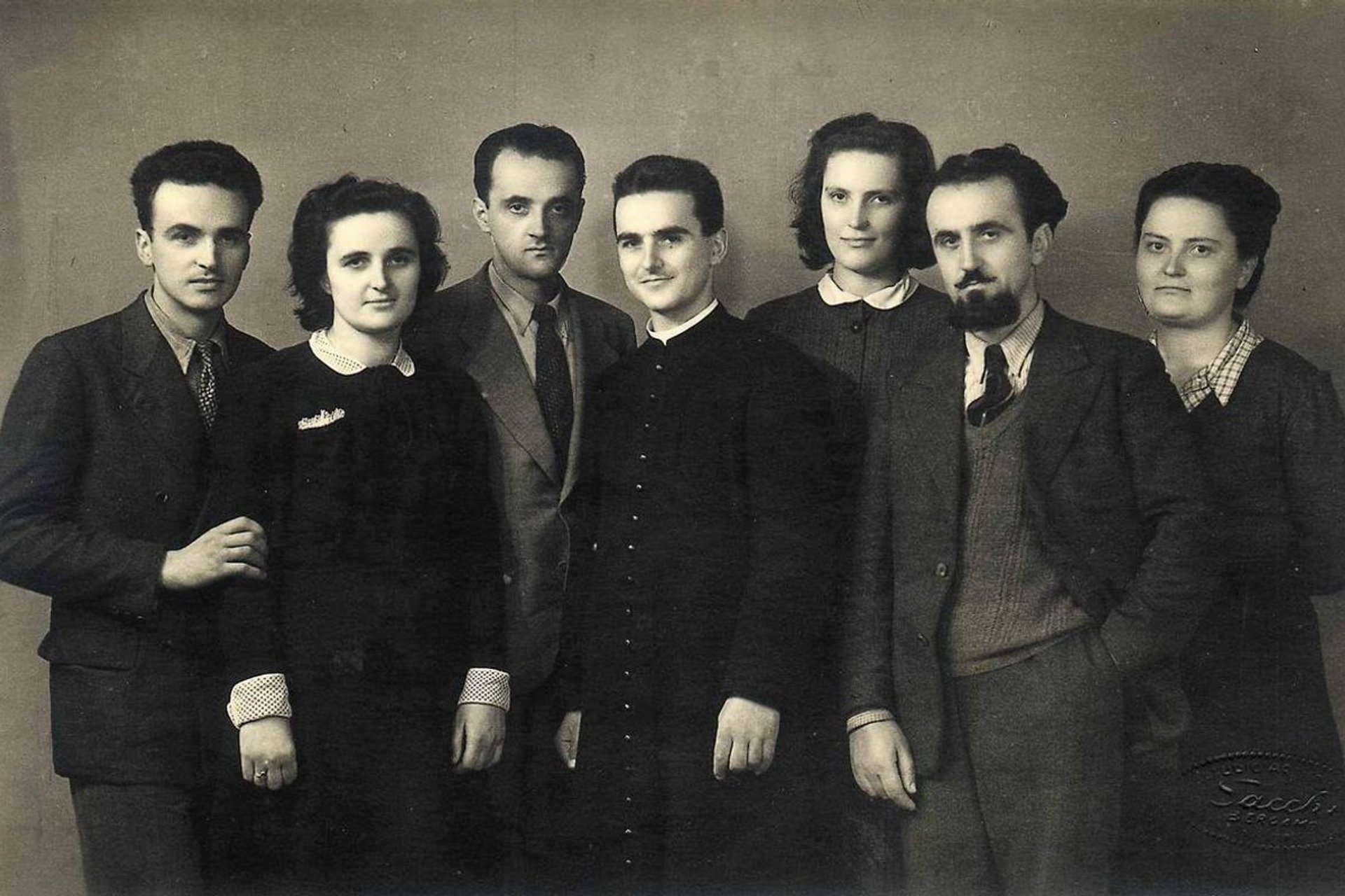 Monochrome group photo of members of the Beretta family