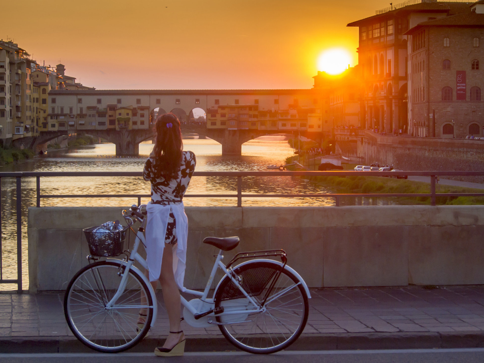 FLORENCE-VELO-FEMME-shutterstocK