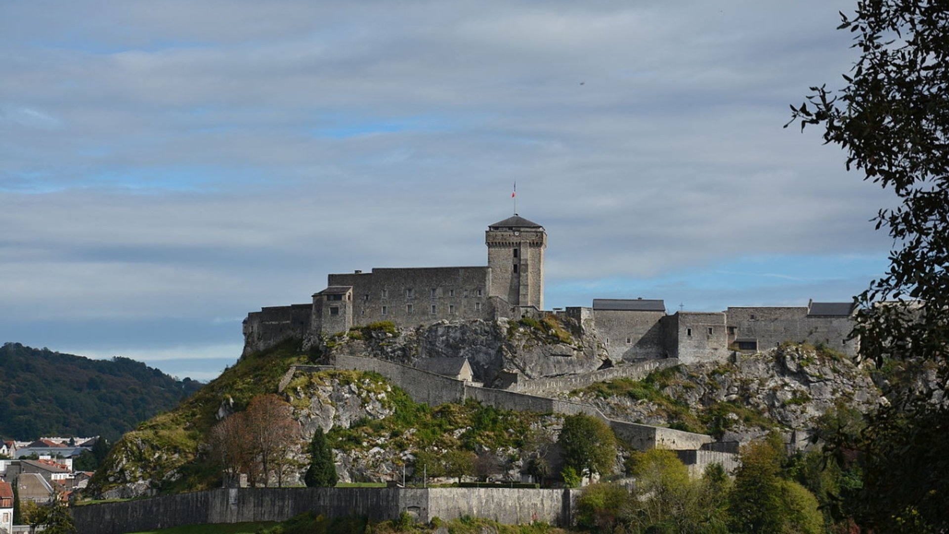 chateau-de-Lourdes.jpg