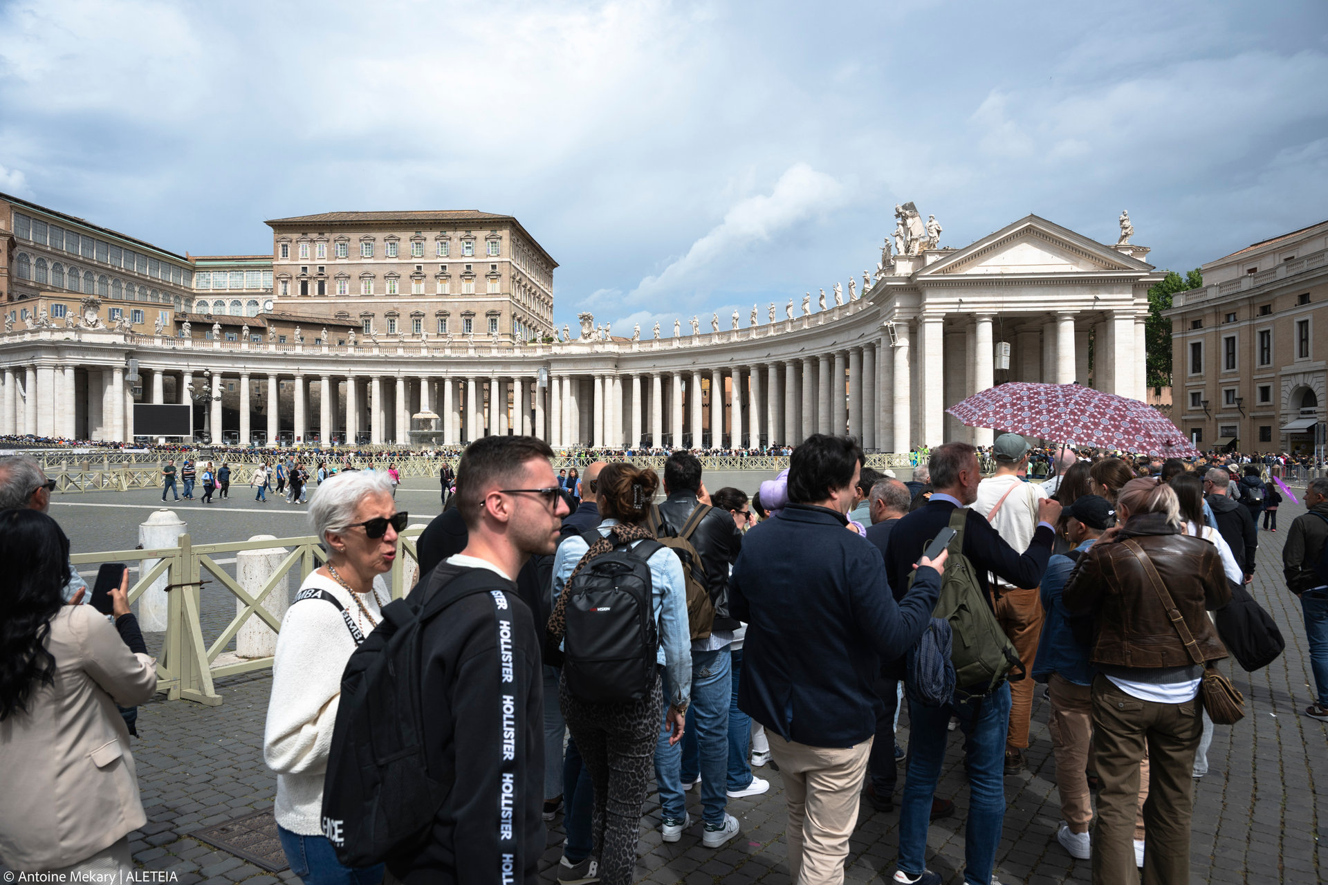 People queue to enter St Peter's Square near The Vatican, in Rome on April 24, 2025. The Vatican said on April 24, 2025,