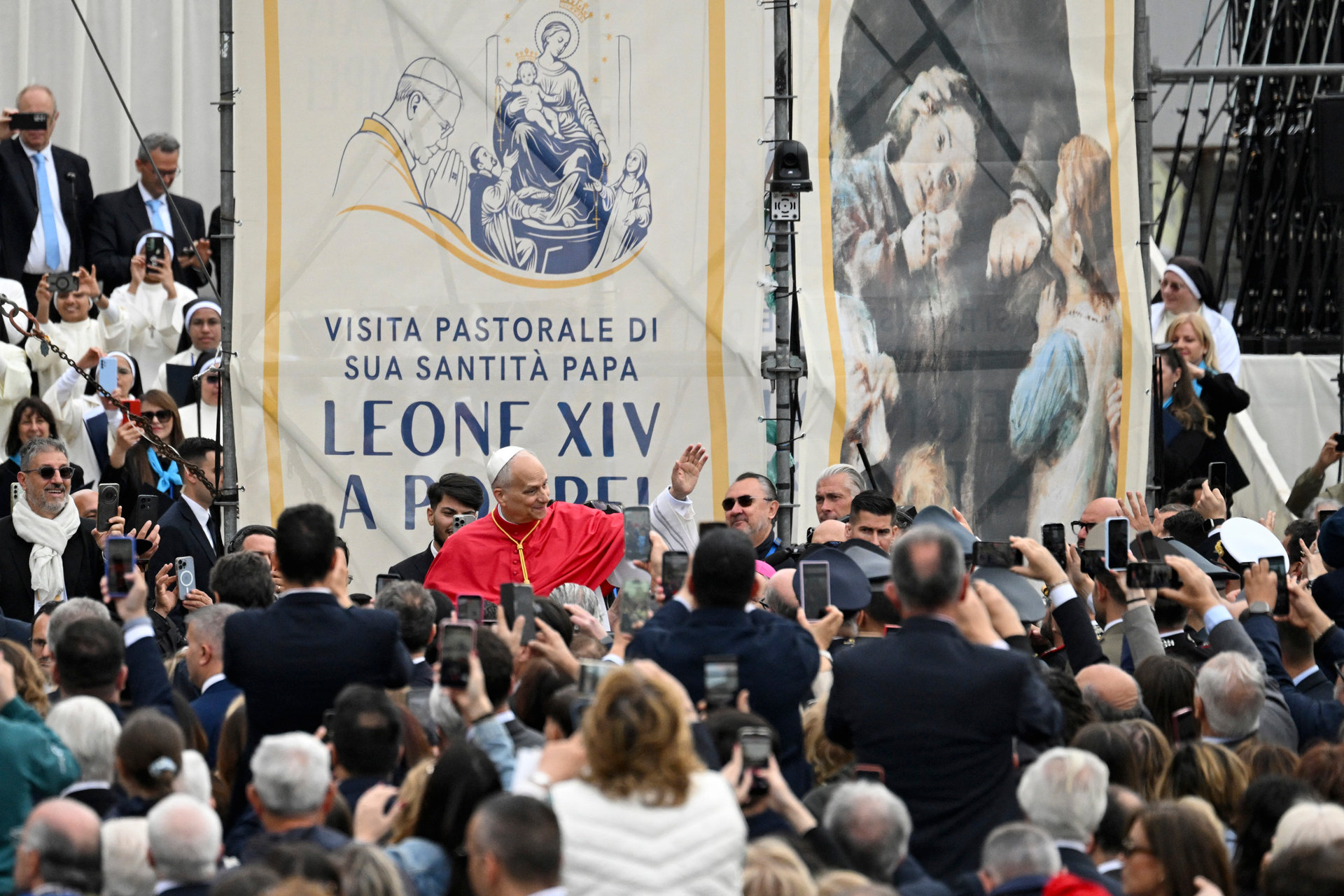 pope-leo-xiv-helicopter-sanctuary-pompei