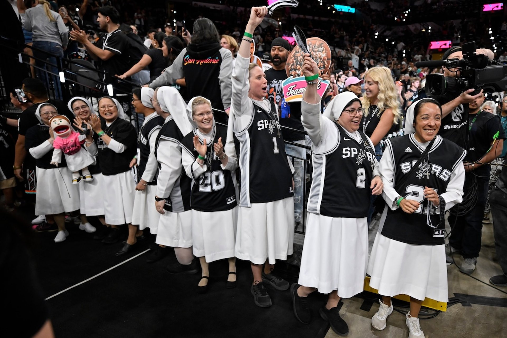 nuns-spurs-basketball.jpg