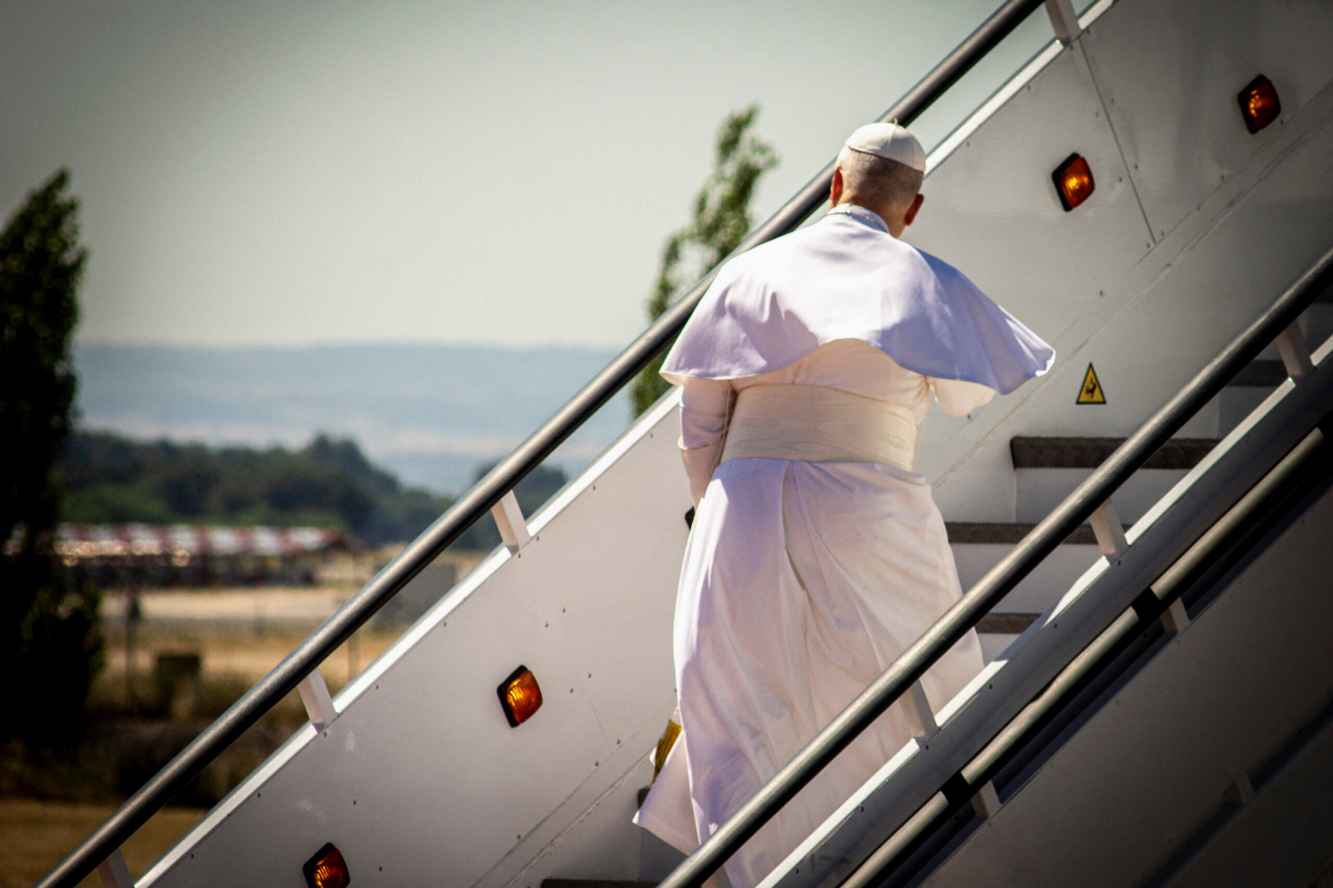 pope-leo-xiv-departs-madrid-iberia-airbus-A320-aircraft-airport-spain