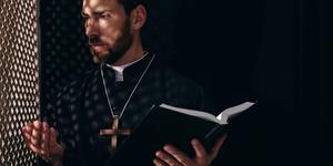 ¿Qué pasa si, por accidente, escucho la confesión de alguien?