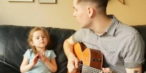 O vídeo do momento: pai e filha cantam tema de Toy Story e emocionam a internet