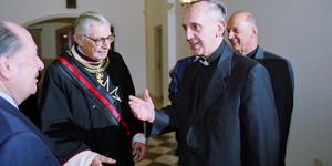 Le notti di Bergoglio a Cordoba tra preghiera e compagnia ai malati gravi
