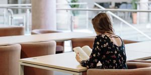 Leggere un buon libro, la nuova terapia al dolore cronico