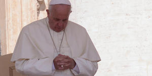 A oração que o Papa Francisco reza todas as noites