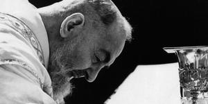 Mentre Padre Pio subiva le tre prove più dolorose, accanto a lui c’era San Michele