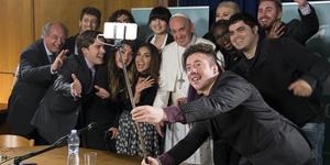 Young people, break your mirrors! Know how to laugh at yourselves! Pope Francis recommends