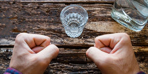 Alkoholizm – choroba iluzji. „Tylko takie życie ma sens”