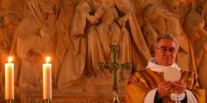 Pe. Cido explica por que algumas igrejas não têm a cruz no centro do altar