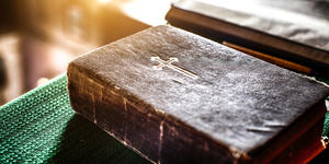 ¿Cuál es el origen de la Biblia que usamos en la Iglesia?