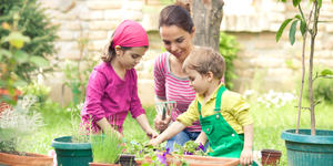 5 Reasons to join a community garden with your kids