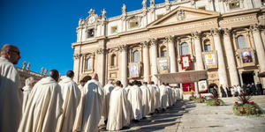 Pope explains praying to the saints