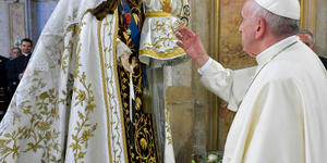 Let God and Mary look at you and gaze upon you, says Francis
