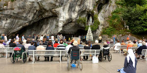 Les miracles de Lourdes sont-ils explicables par la science ?